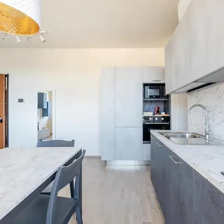 Leonardo Apartment *