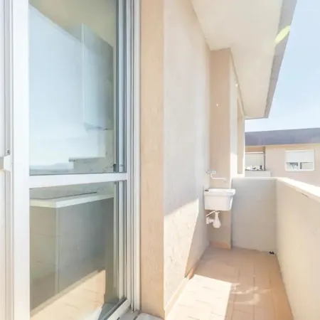 Leonardo Apartment