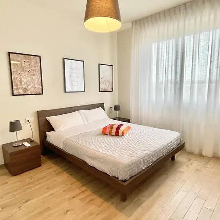 Leonardo Apartment *